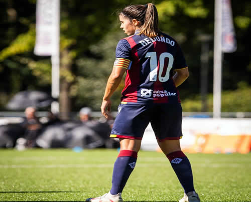 Alba Redondo en el terreno de juego